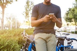1 persona su 4 rinuncerebbe per un giorno ai propri affetti, pur di non rinunciare allo smartphone