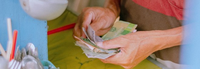 Two in five S’pore adults report decrease in disposable income, also expect decline in next year